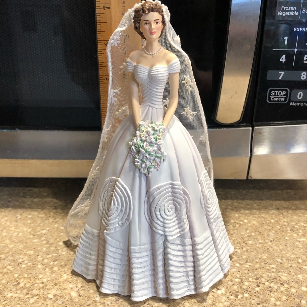 The Hamilton collection graceful for a joyous occasion (Jackie Kennedy)